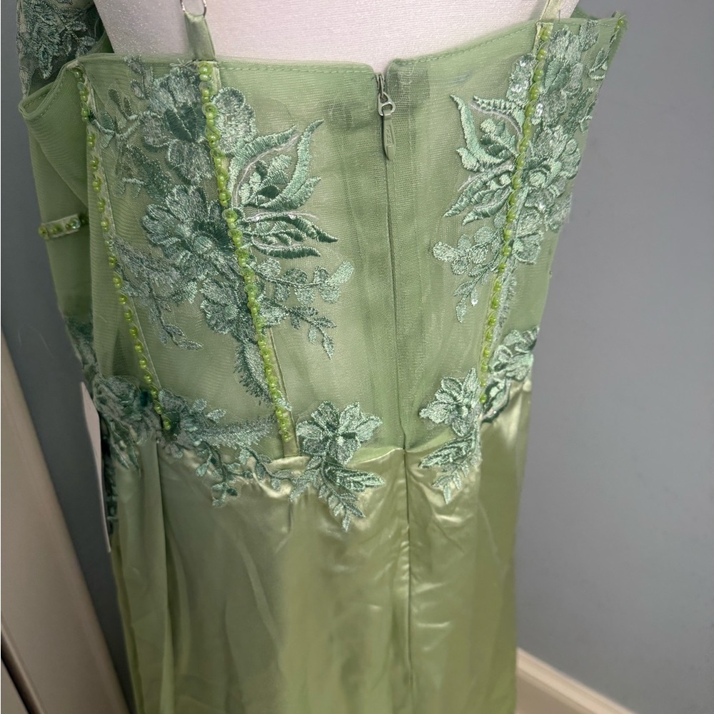 Green Lace Bodice Evening Gown - Picture 5 of 5